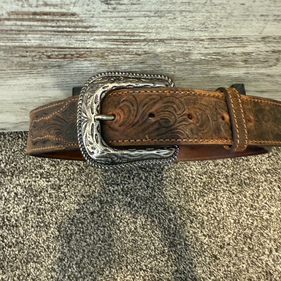 Source Unknown Brown Belt with Silver Buckle - Picture 2 of 5
